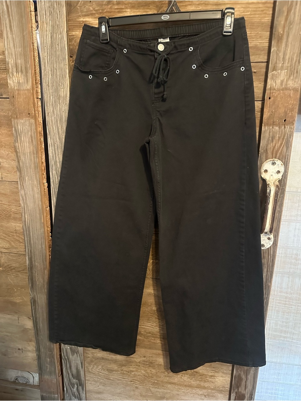 NWOT.never worn. No Boundaries Black Wide-Leg Jeans with Grommet detailing